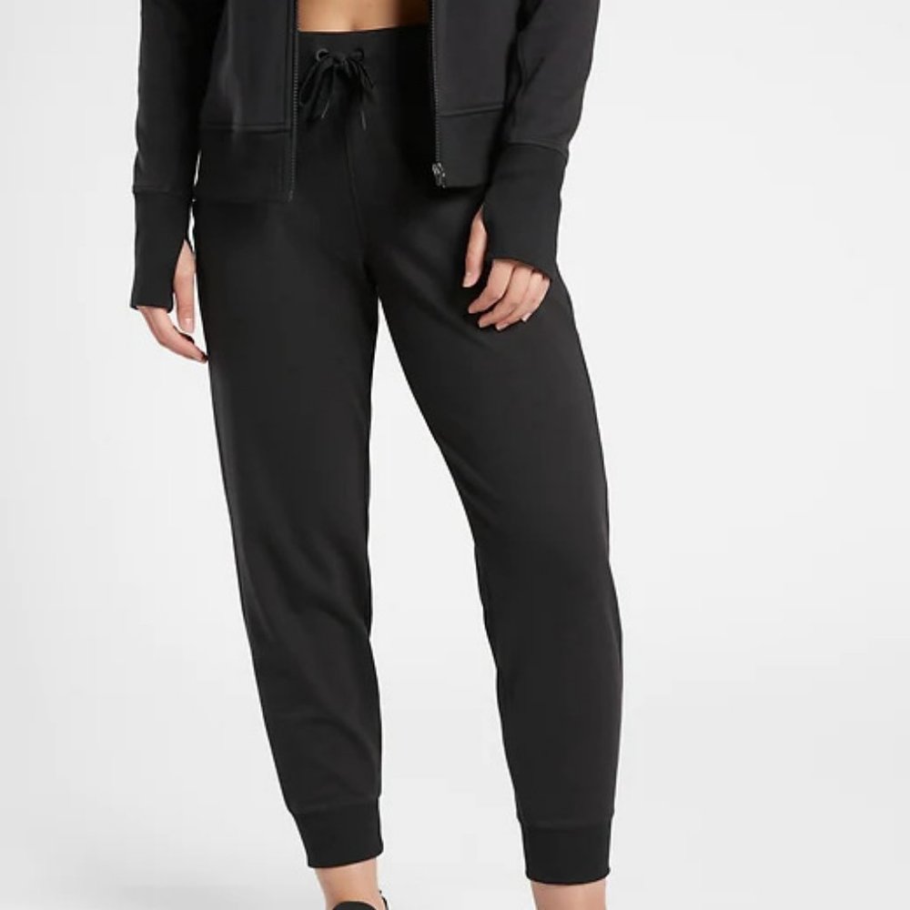 Athleta Triumph Jogger size SP Black